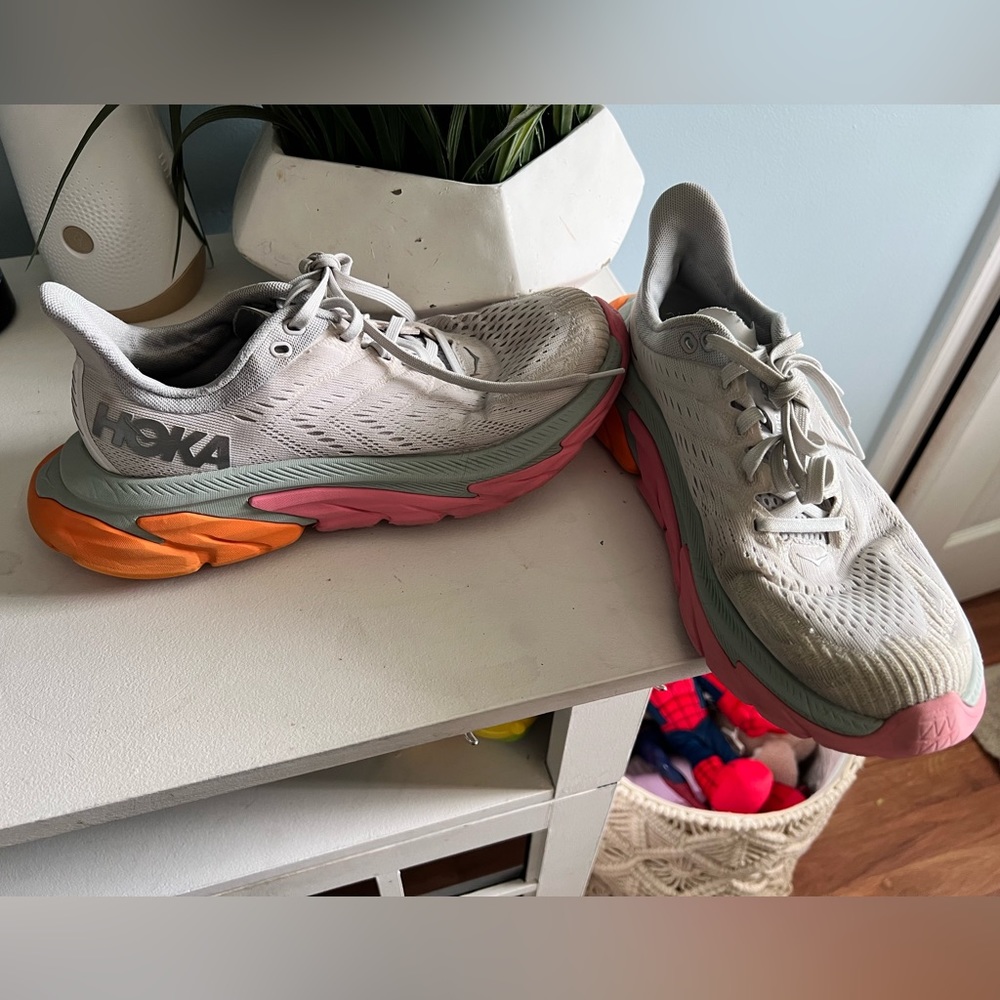 HOKA WOMENS SNEAKERS 6.5